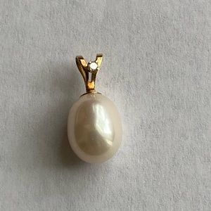 14K Yellow Gold Pearl Pendant